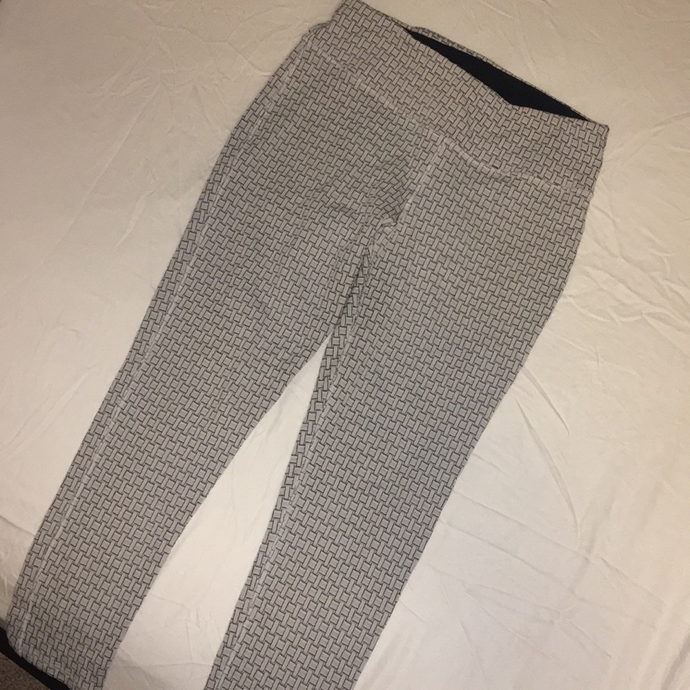 Textured black and white leggings